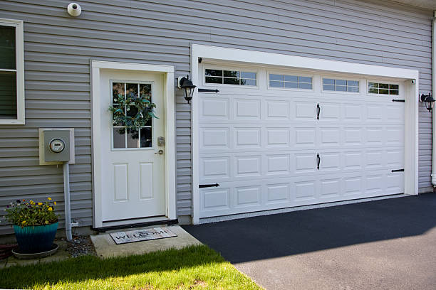 24/7 Emergency Garage Door Panel Replacement experts in Wheaton, IL